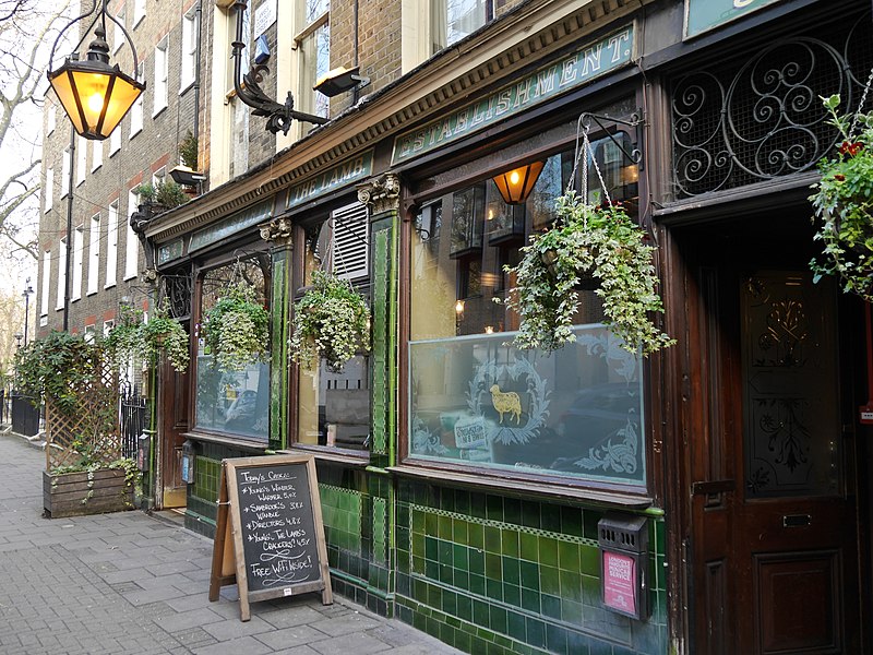 Lamb_pub,_Lamb's_Conduit_Street,_Bloomsbury_12.jpg