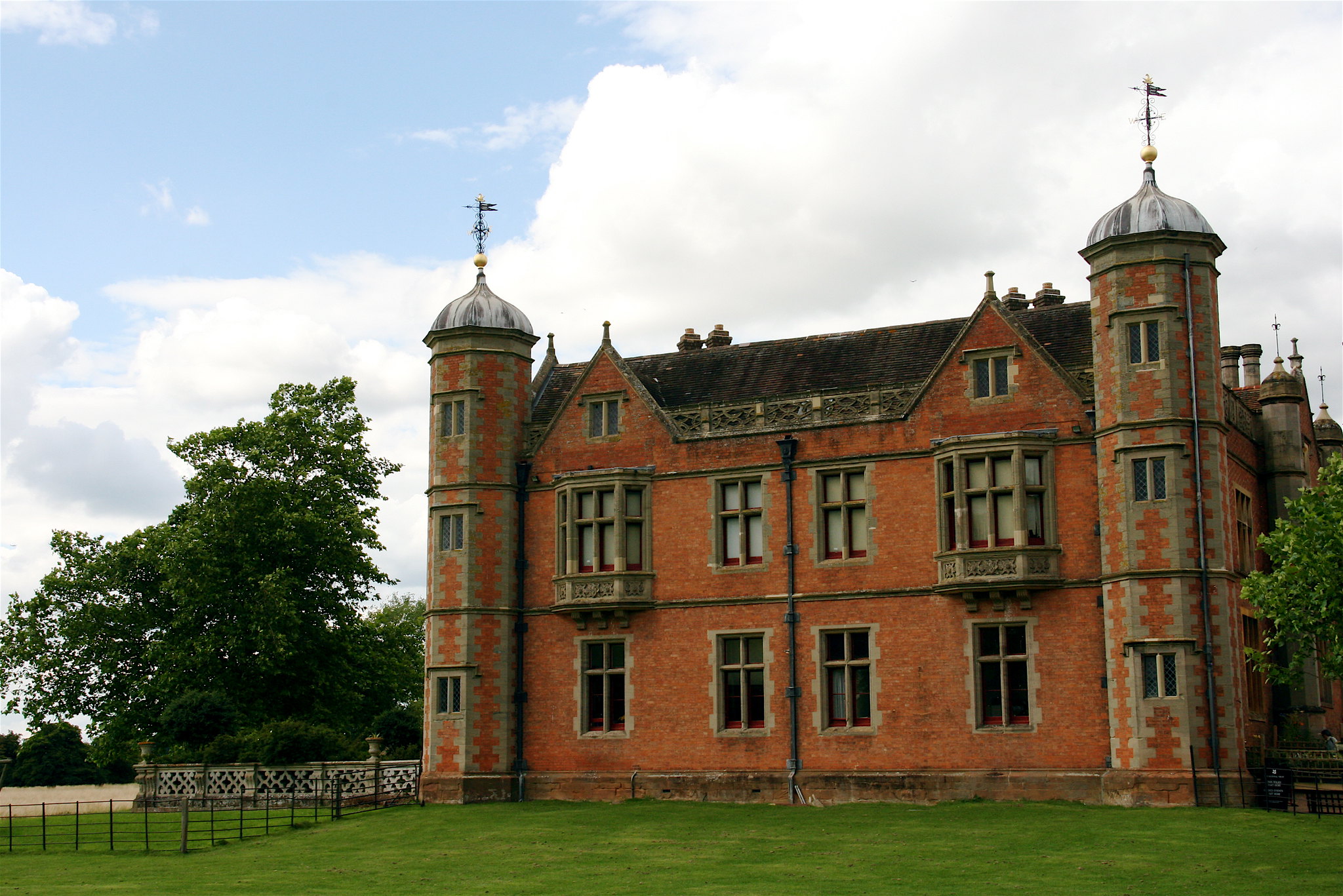 Charlecote park victorian historic building red brick.jpg